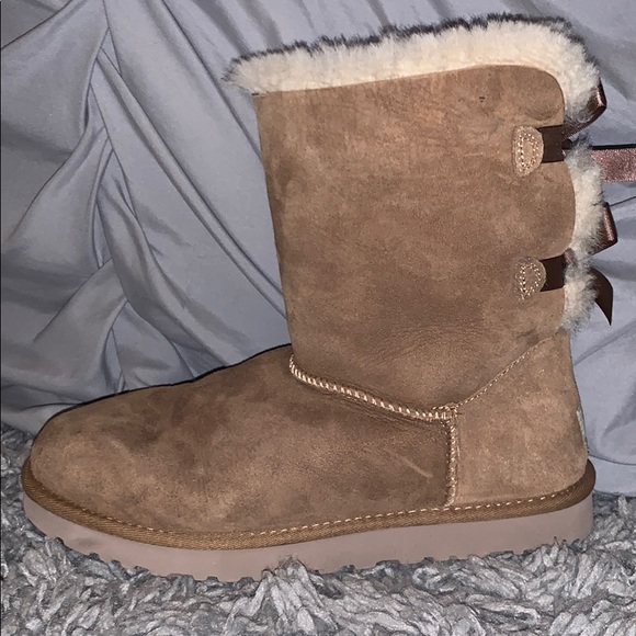 Short Ugg boots with bows - Picture 2 of 4